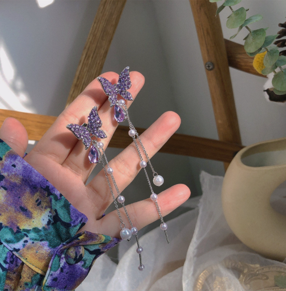 Aretes Mariposa Morada con Perlas y Cristal Gota — Largos Colgantes